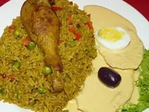 Arroz con Pollo c/papa Huancaína